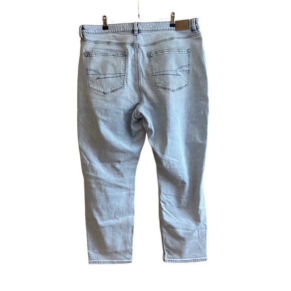 American Eagle Stretch Double Button Distressed Light Wash Jeans 18 - Picture 2 of 4